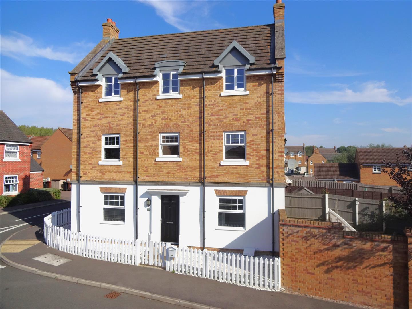 Clarendon Close, Little Stanion Priors Estate Agents